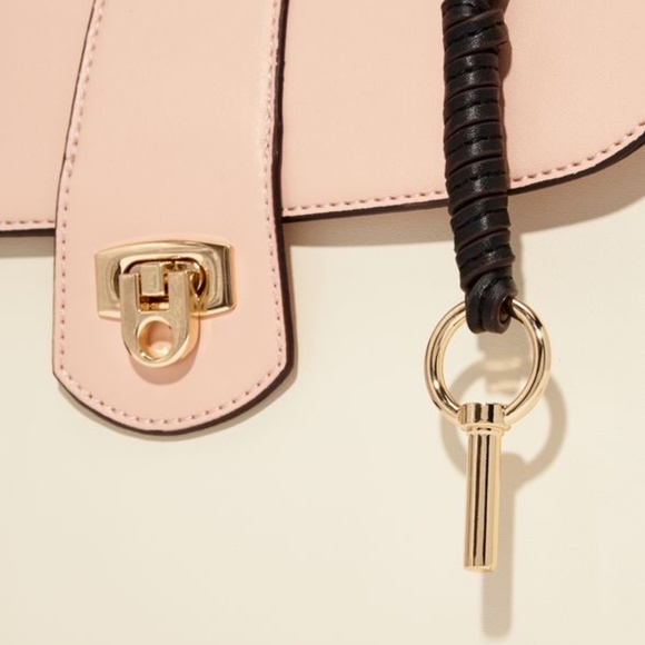 NWT JustFab She's So Chic Crossbody Bag - Picture 2 of 4